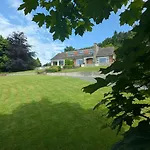 Tullyeskar House Penzion 4*